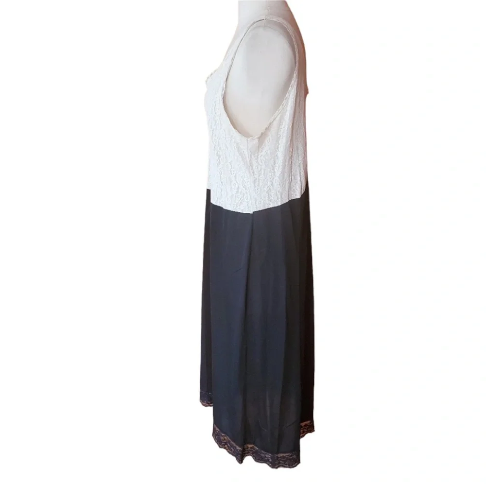 Vintage Unlabeled Black &‎ Ivory Lace Nylon Chemise - Picture 3 of 7